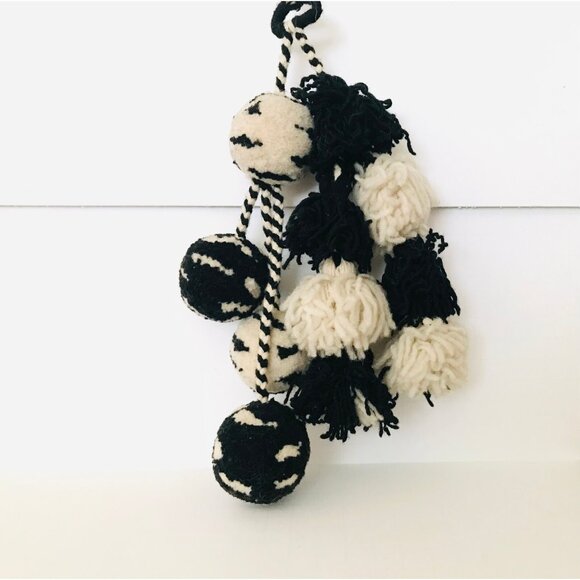 Giant Knit Keychain Puff Ball Key Fob Black & White Fun Never Lose Your Keys - Picture 5 of 7
